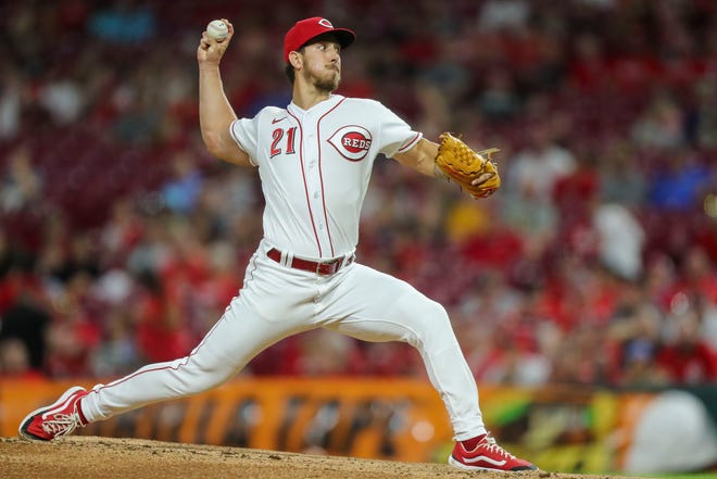 17.07.2021;  Cincinnati, Ohio, USA;  Der Ersatzkrug der Cincinnati Reds, Michael Lorenzen (21), wirft im achten Inning im Great American Ball Park einen Pitch gegen die Milwaukee Brewers.  Obligatorischer Kredit: Katie Stratman-USA TODAY Sports