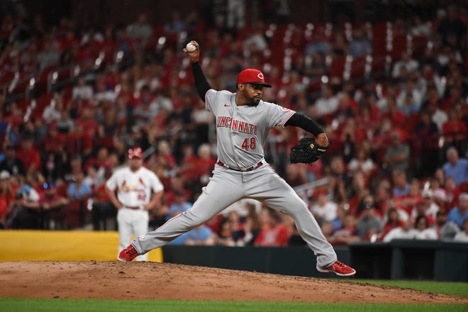 10.09.2021;  St. Louis, Missouri, USA;  Cincinnati Reds Reliefkrug Mychal Givens (48) spielt im neunten Inning im Busch Stadium gegen die St. Louis Cardinals.  Obligatorischer Kredit: Joe Pütz-USA TODAY Sports