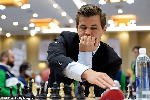 Der 31-jährige Magnus Carlsen verließ den mit 500.000 US-Dollar dotierten Sinquefield Cup, nachdem er in der dritten Runde geschlagen worden war, was zu Online-Spekulationen führte, dass er ein Foulspiel vermutete